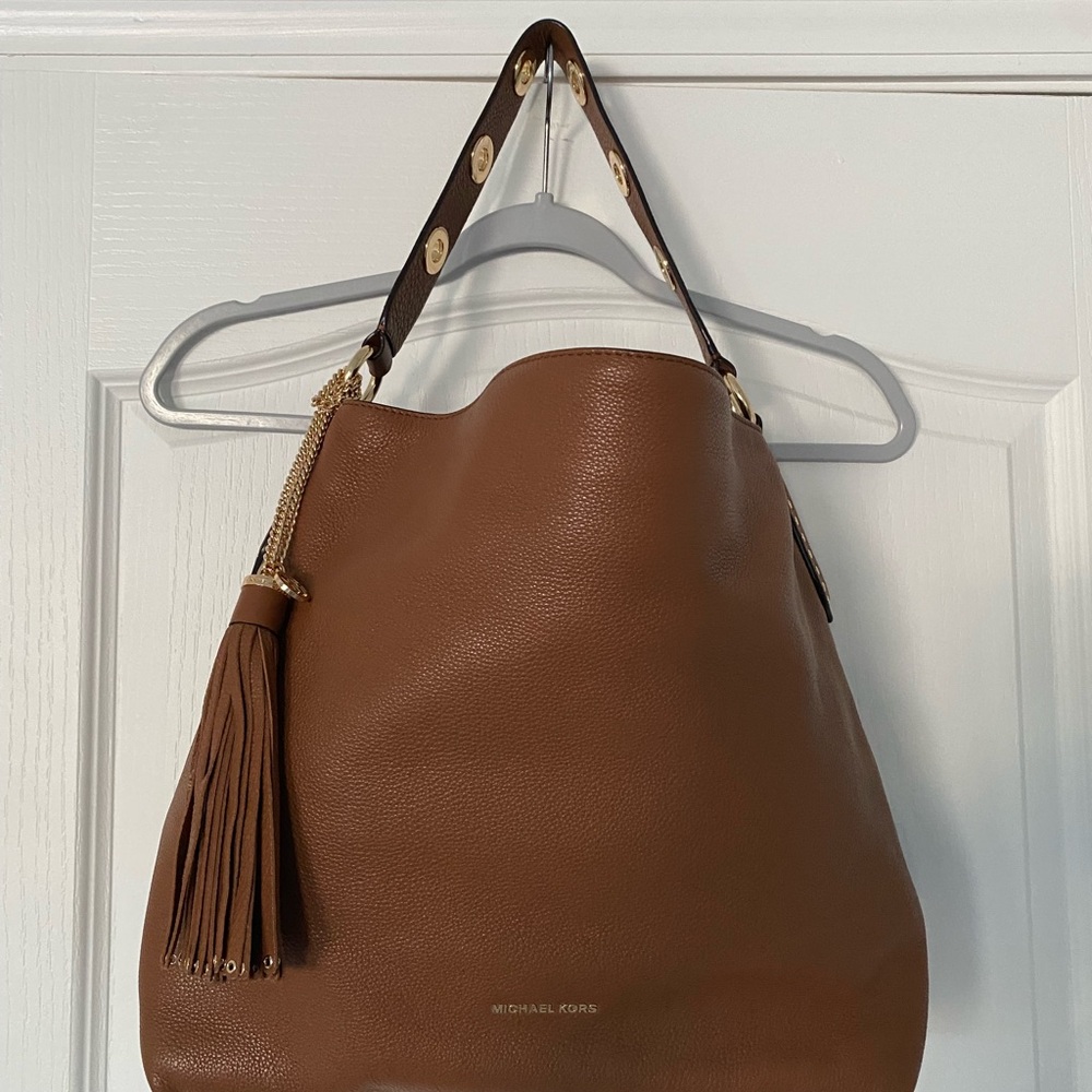 Michael Kors Tan Leather Shoulder Bag with Gold Accents - Picture 2 of 8
